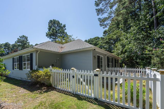 702 Hummingbird S, Swansboro, NC 28584