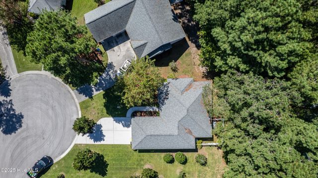 702 Hummingbird S, Swansboro, NC 28584