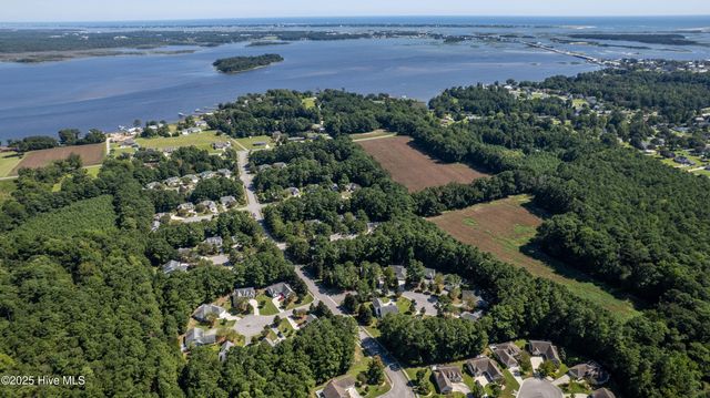 702 Hummingbird S, Swansboro, NC 28584