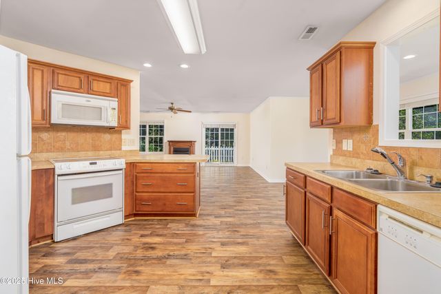 702 Hummingbird S, Swansboro, NC 28584