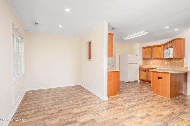 702 Hummingbird S, Swansboro, NC 28584