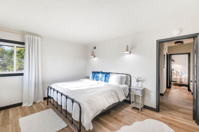 904 Columbia Drive, Cedar Falls, IA 50613