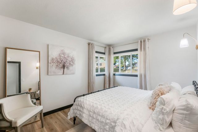 904 Columbia Drive, Cedar Falls, IA 50613