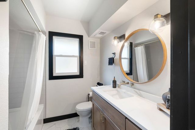 904 Columbia Drive, Cedar Falls, IA 50613