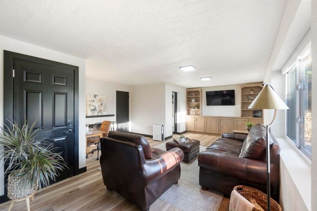 904 Columbia Drive, Cedar Falls, IA 50613