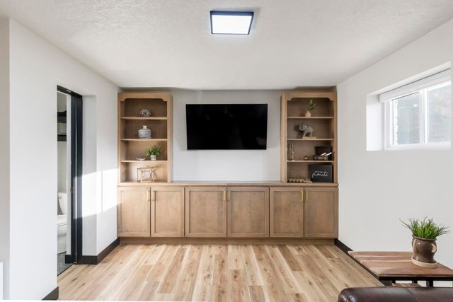 904 Columbia Drive, Cedar Falls, IA 50613