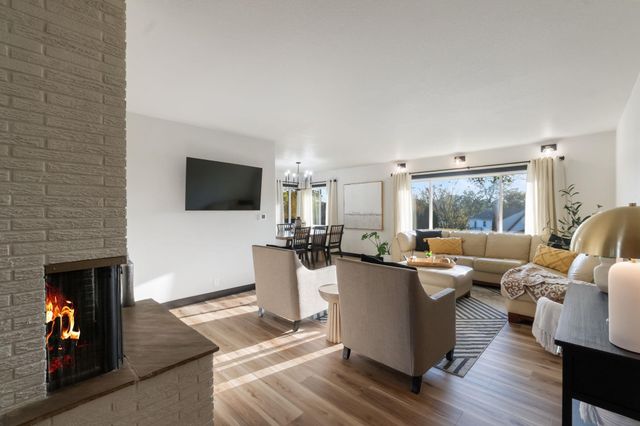 904 Columbia Drive, Cedar Falls, IA 50613