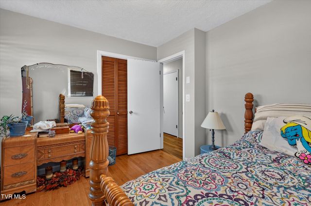 329 Spring Hill Terrace, Bristol, VA 24201