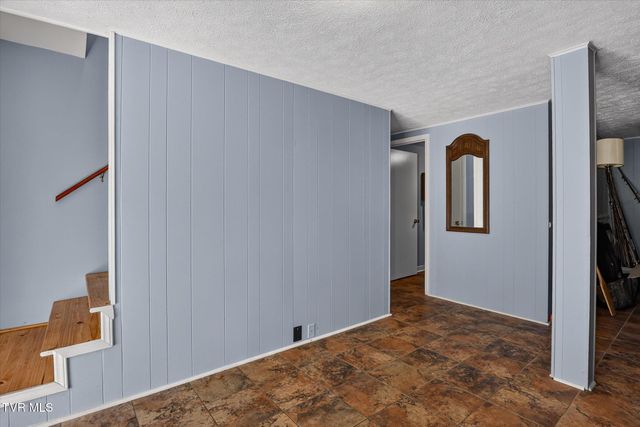 329 Spring Hill Terrace, Bristol, VA 24201