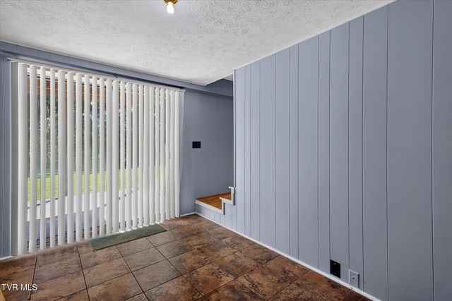 329 Spring Hill Terrace, Bristol, VA 24201