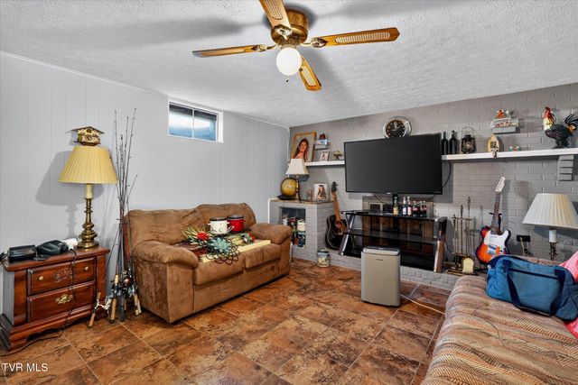 329 Spring Hill Terrace, Bristol, VA 24201