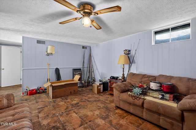 329 Spring Hill Terrace, Bristol, VA 24201