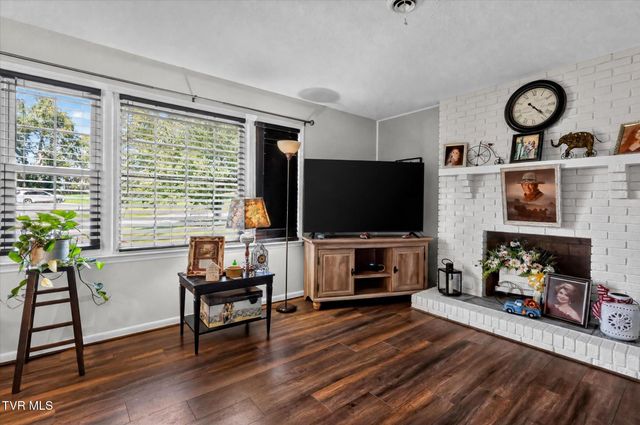 329 Spring Hill Terrace, Bristol, VA 24201