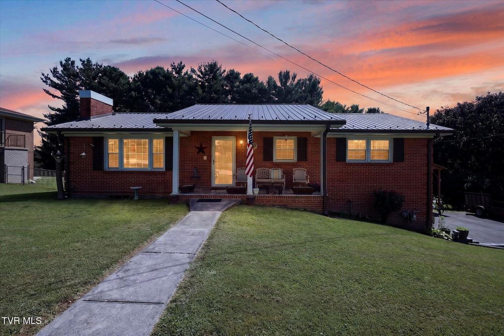 329 Spring Hill Terrace, Bristol, VA 24201