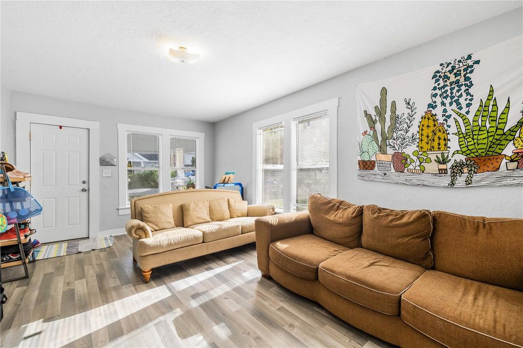 Image 7 of property listing at 2312 E 23RD AVENUE, Tampa, FL 33605