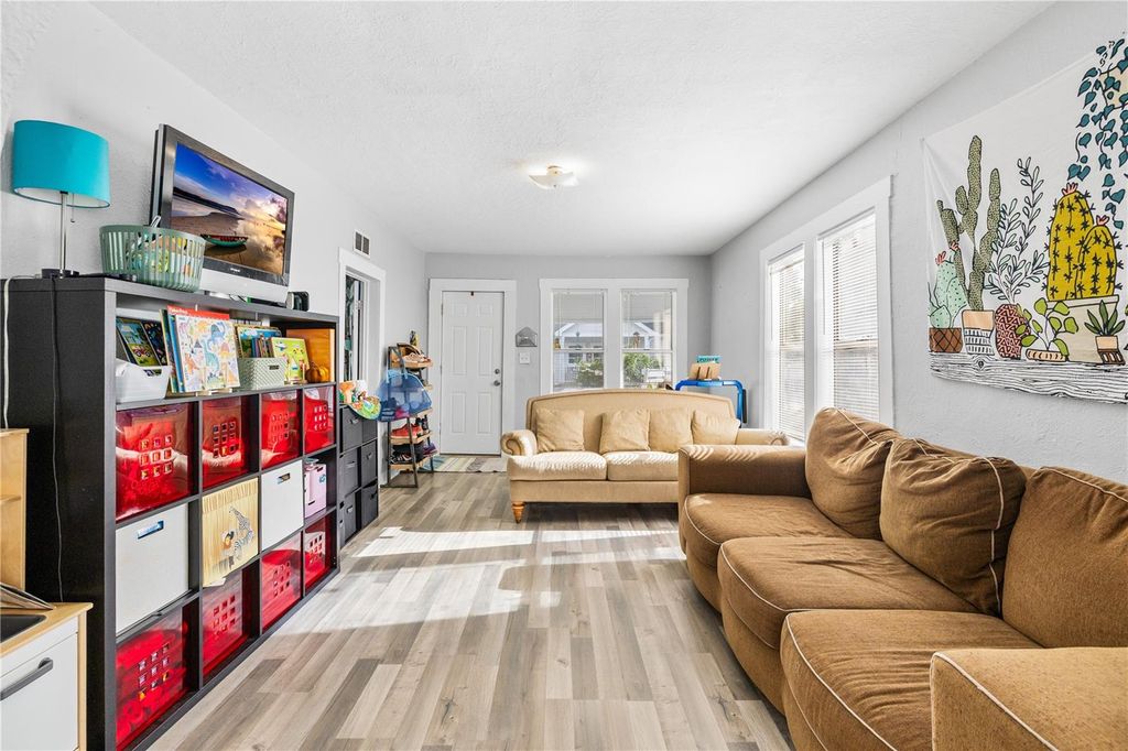 Image 8 of property listing at 2312 E 23RD AVENUE, Tampa, FL 33605