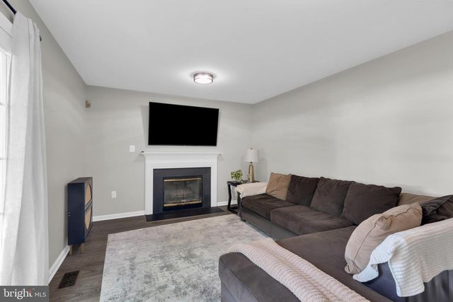 6114 OUST LN, Woodbridge, VA 22193