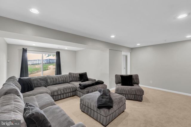 6114 OUST LN, Woodbridge, VA 22193