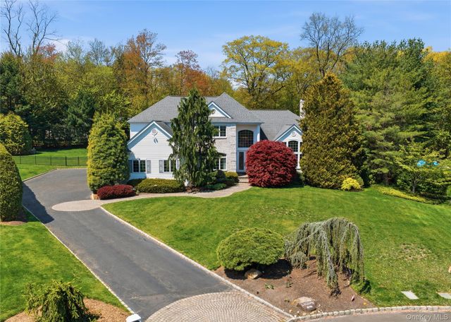 46 Hunting Hollow Court, Dix Hills, NY 11746