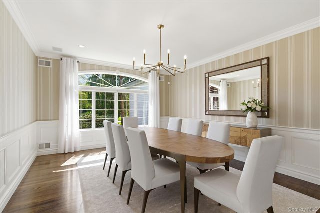 46 Hunting Hollow Court, Dix Hills, NY 11746
