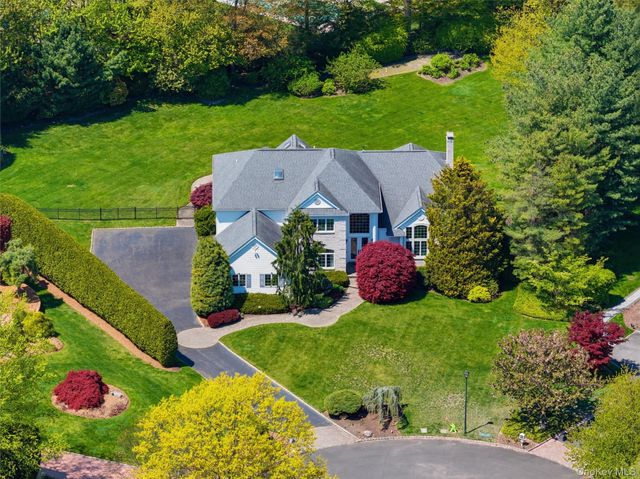 46 Hunting Hollow Court, Dix Hills, NY 11746