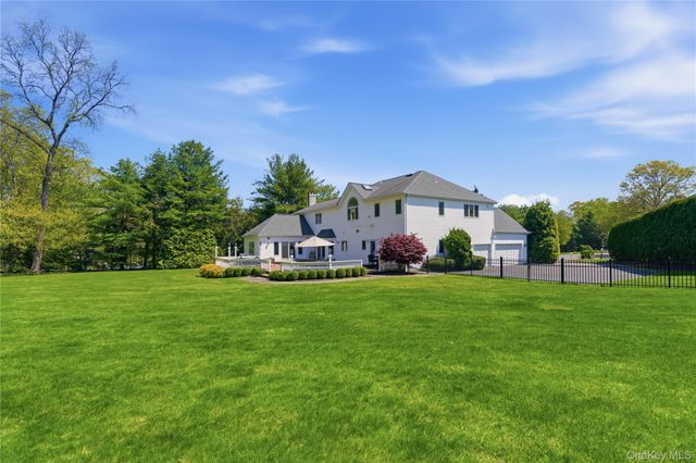 46 Hunting Hollow Court, Dix Hills, NY 11746