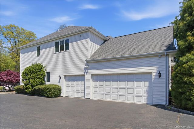 46 Hunting Hollow Court, Dix Hills, NY 11746