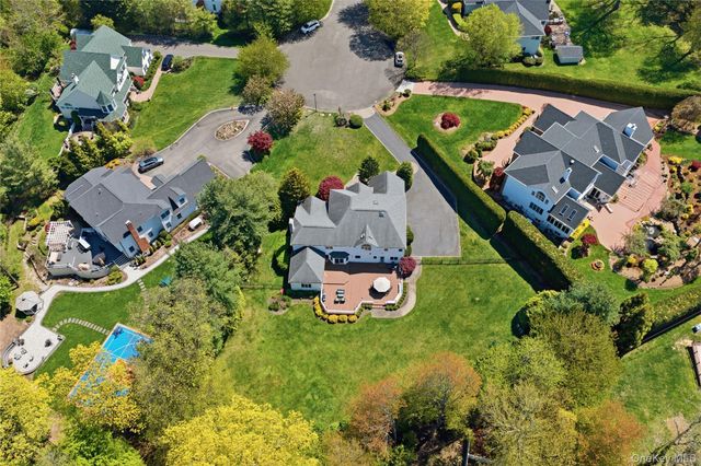 46 Hunting Hollow Court, Dix Hills, NY 11746