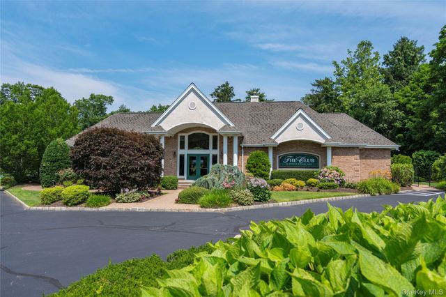 46 Hunting Hollow Court, Dix Hills, NY 11746