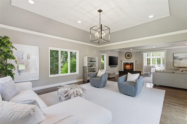 46 Hunting Hollow Court, Dix Hills, NY 11746
