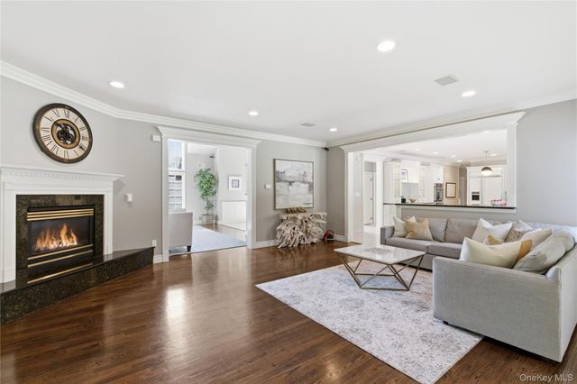 46 Hunting Hollow Court, Dix Hills, NY 11746