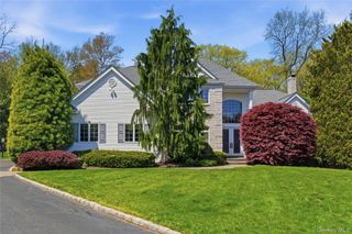 46 Hunting Hollow Court, Dix Hills, NY 11746
