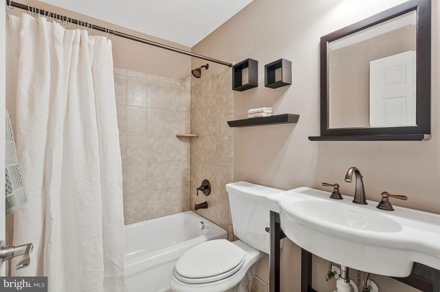 13783 HENRY POND CT, Chantilly, VA 20151