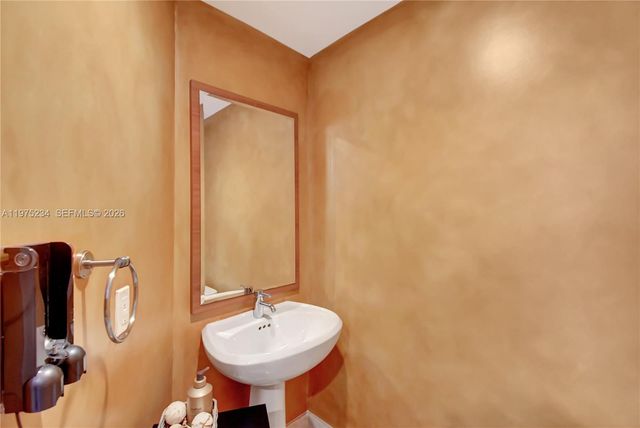 17001 Collins Ave 2006, Sunny Isles Beach, FL 33160