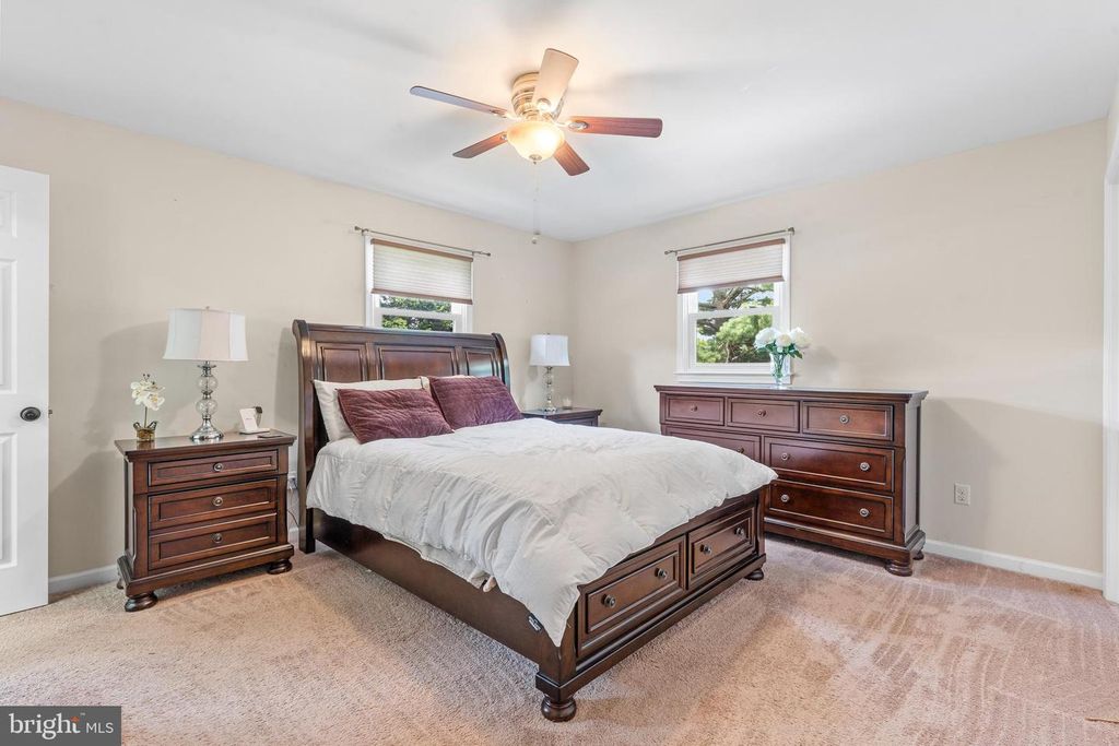 11927 SYCAMORE DR, Hagerstown, MD 21742