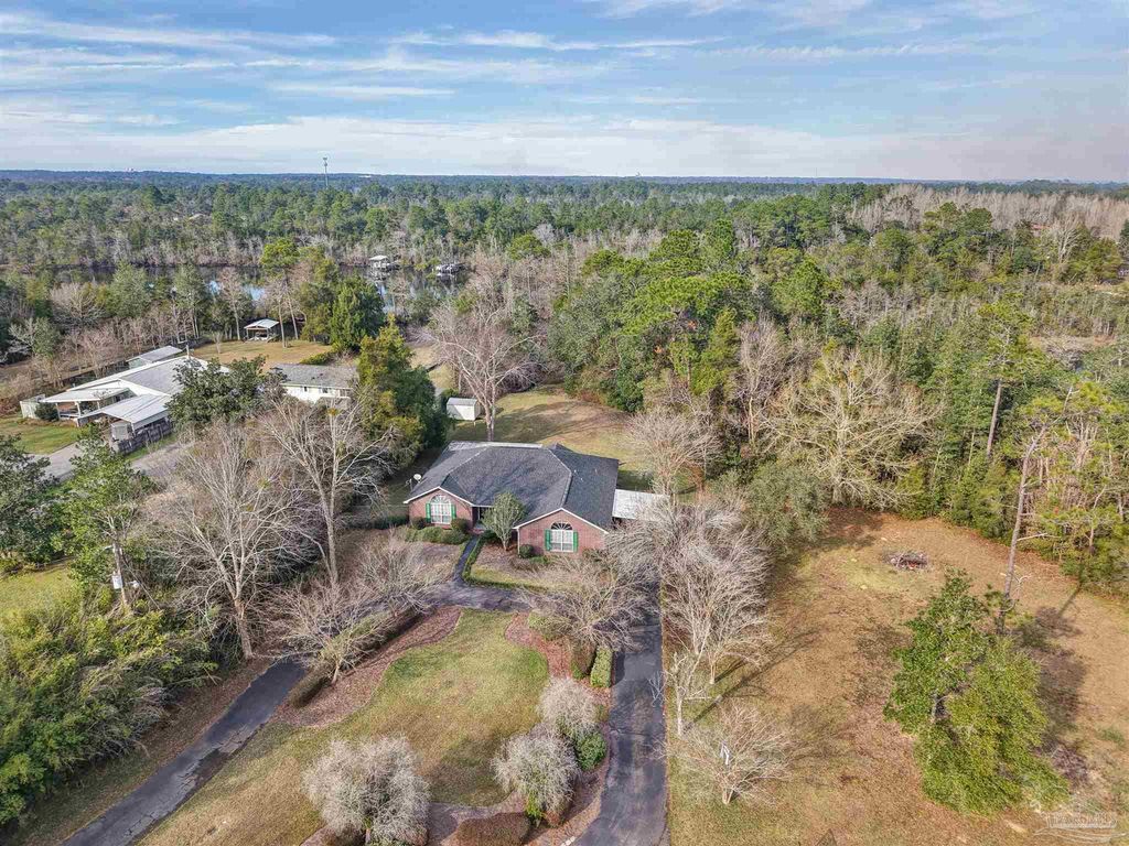 4621 Riley Rd, Milton, FL 32583