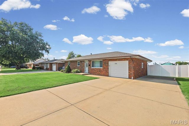 2713 Angela Drive, Granite City, IL 62040