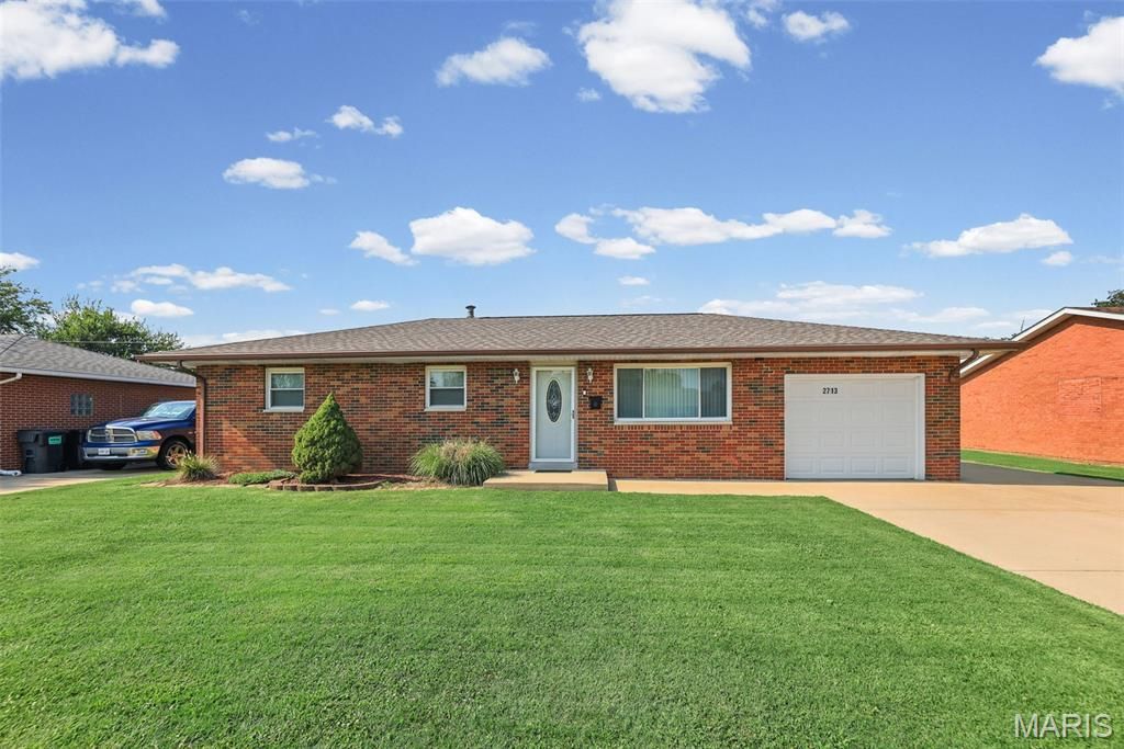 2713 Angela Drive, Granite City, IL 62040