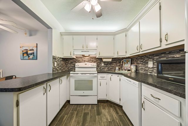 5861 La Paseos Drive D-2, Greenacres, FL 33463