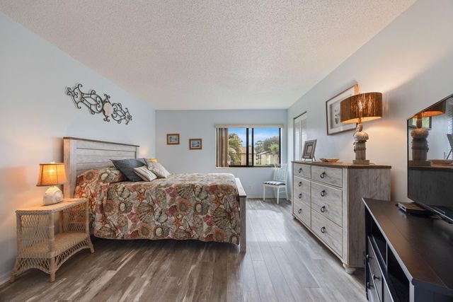 5861 La Paseos Drive D-2, Greenacres, FL 33463