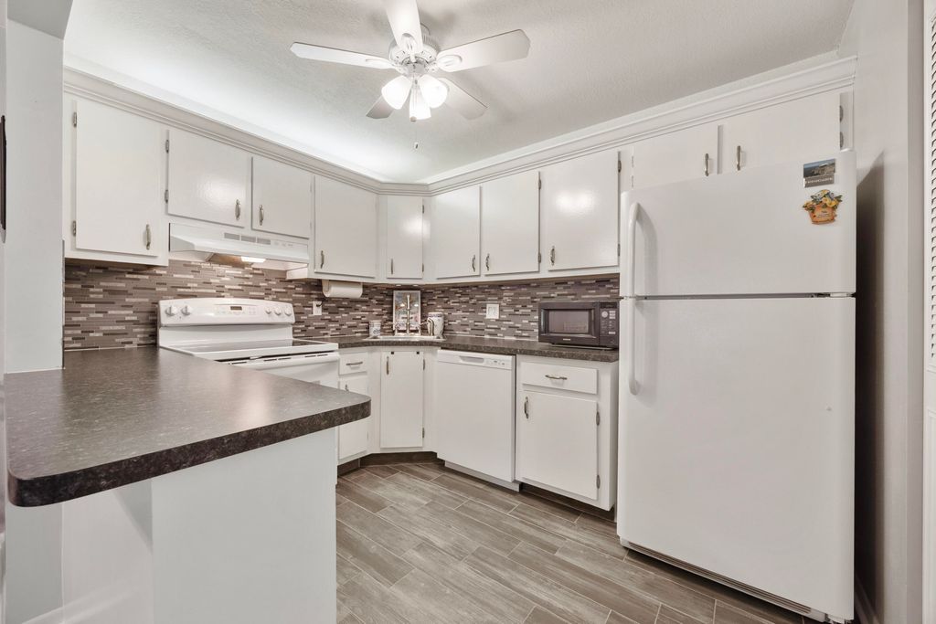 5861 La Paseos Drive D-2, Greenacres, FL 33463