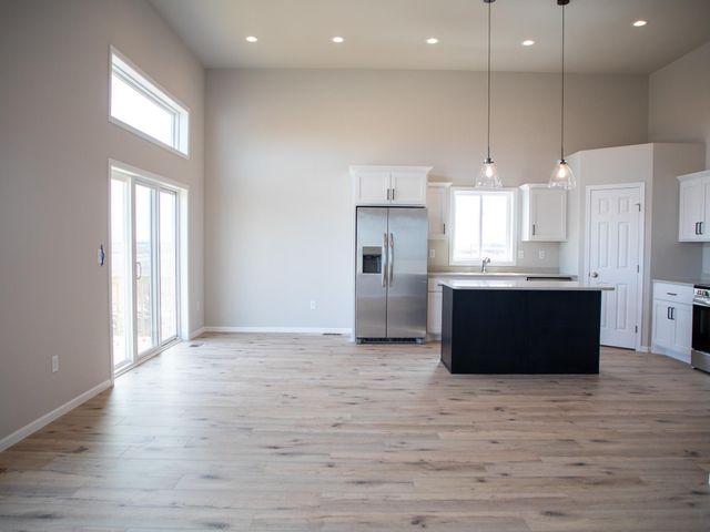 212 Lionheart Drive, Horace, ND 58047