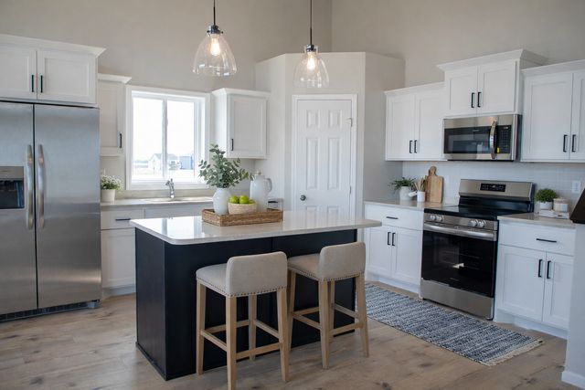 212 Lionheart Drive, Horace, ND 58047