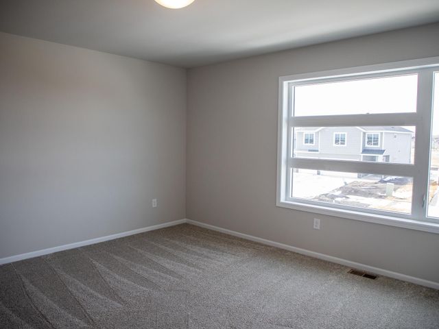 212 Lionheart Drive, Horace, ND 58047