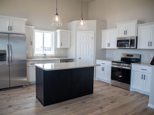 212 Lionheart Drive, Horace, ND 58047