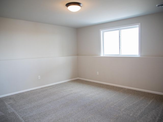 212 Lionheart Drive, Horace, ND 58047