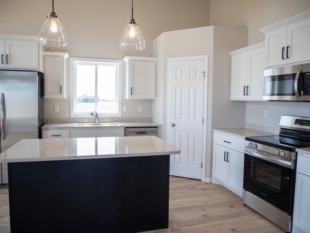 212 Lionheart Drive, Horace, ND 58047