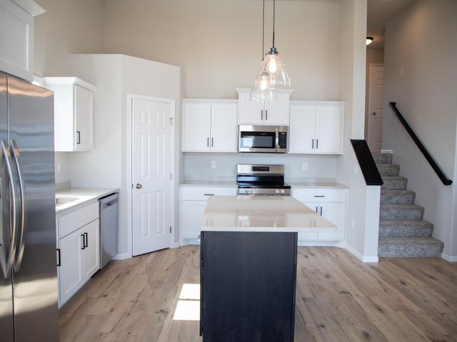 212 Lionheart Drive, Horace, ND 58047