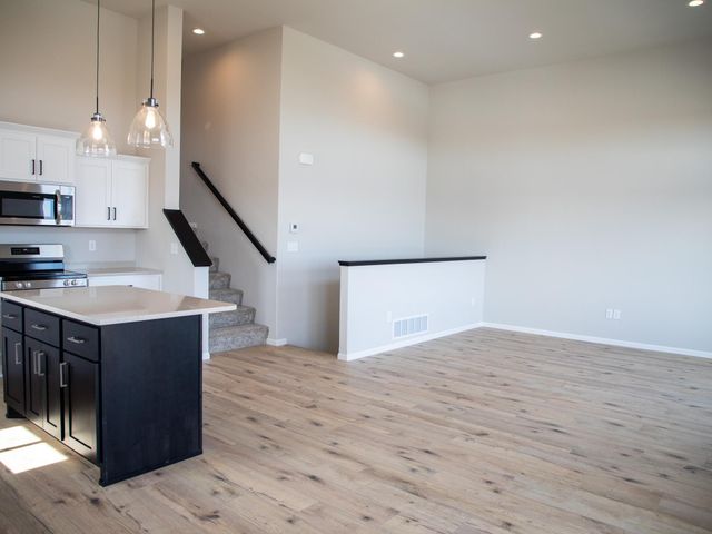 212 Lionheart Drive, Horace, ND 58047