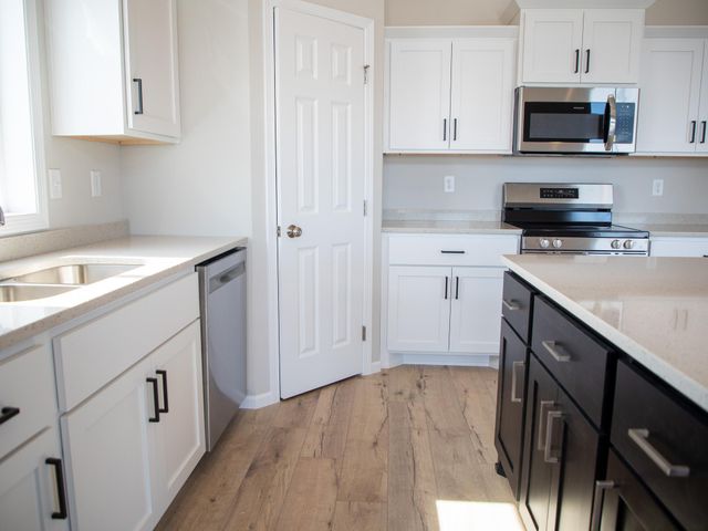 212 Lionheart Drive, Horace, ND 58047